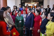 N.A. Chairman meets Vietnamese community in Malaysia